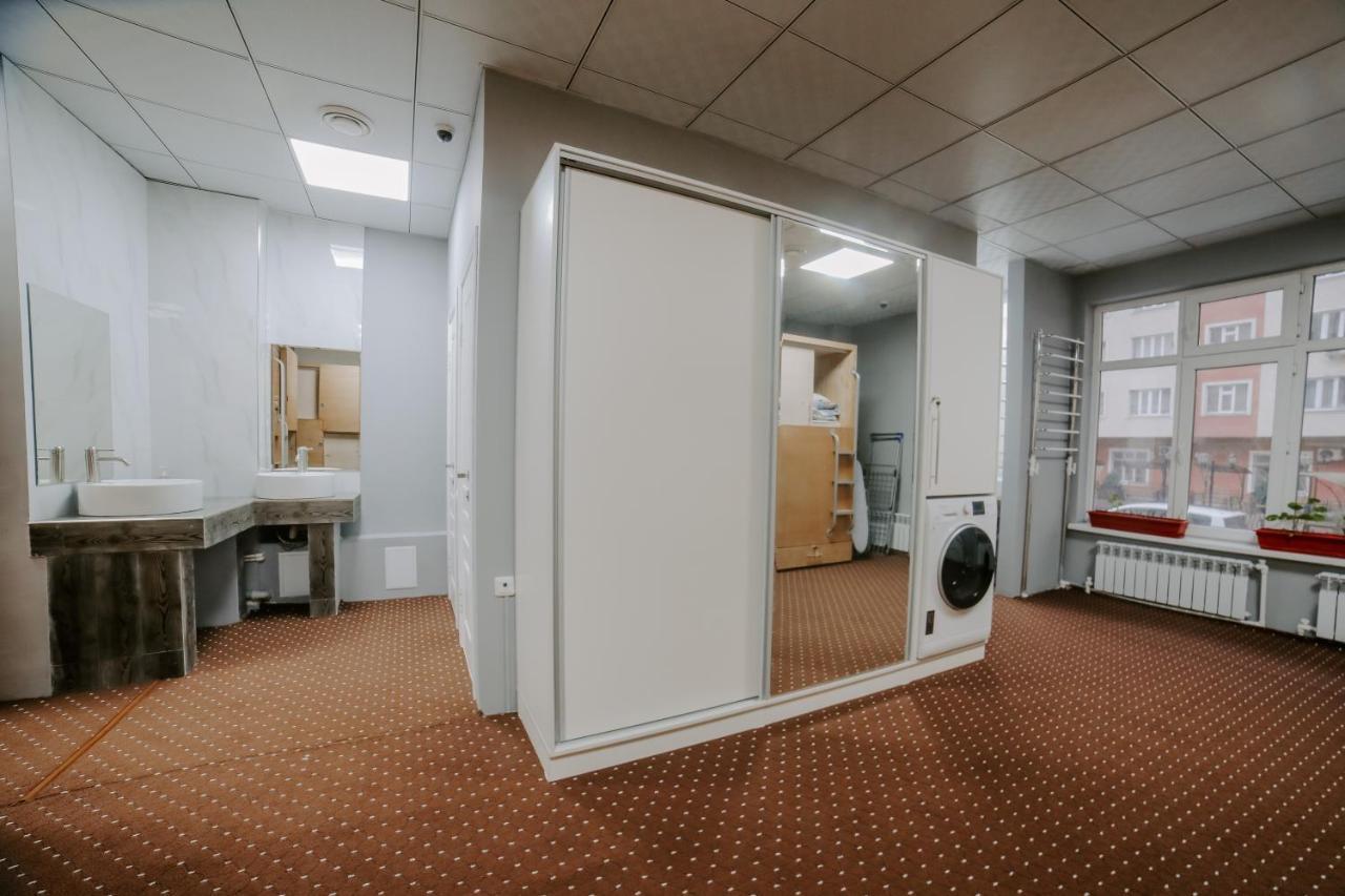 Capsule Hotel Osh Luaran gambar