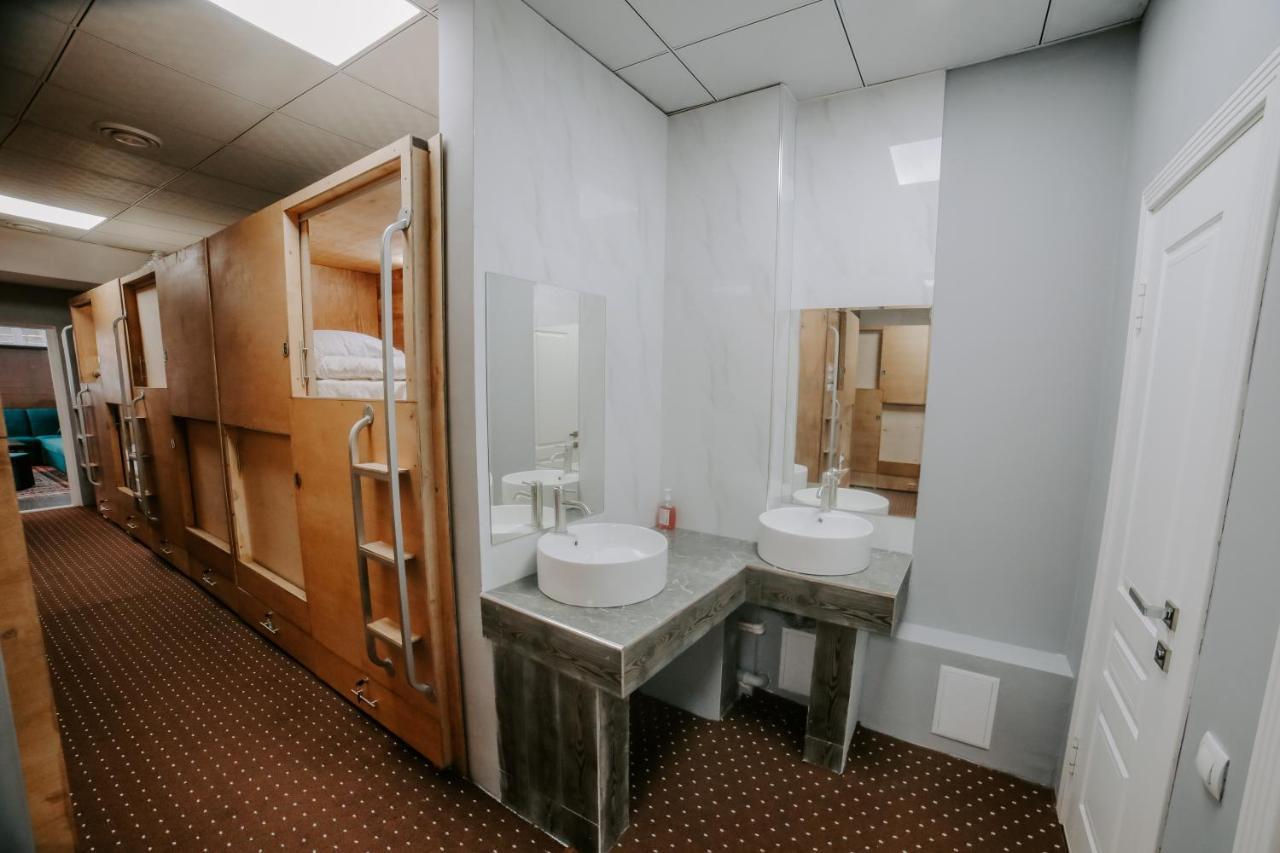Capsule Hotel Osh Luaran gambar