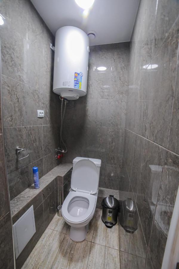 Capsule Hotel Osh Luaran gambar